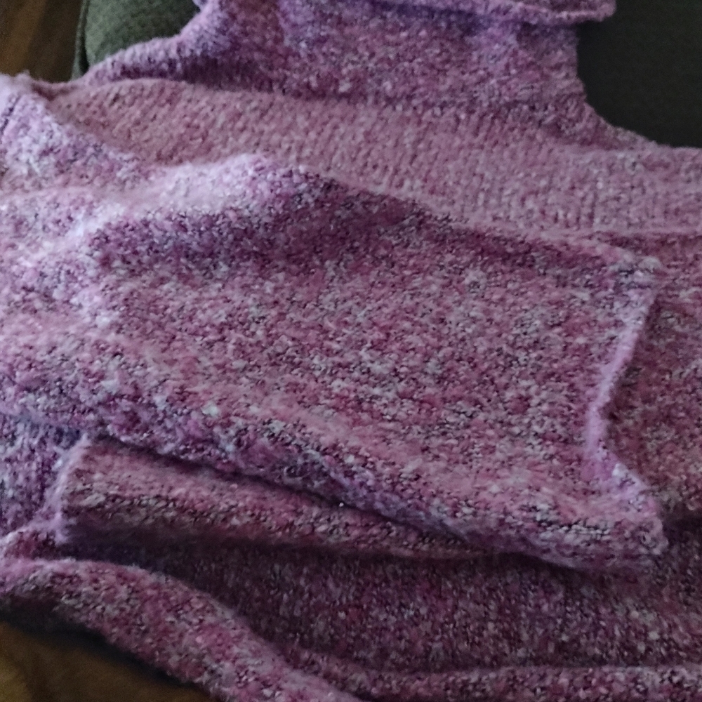 Pink sweater - Picture 2 of 2